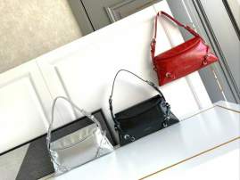 Picture of Givenchy Handbags _SKUfw240169499fw